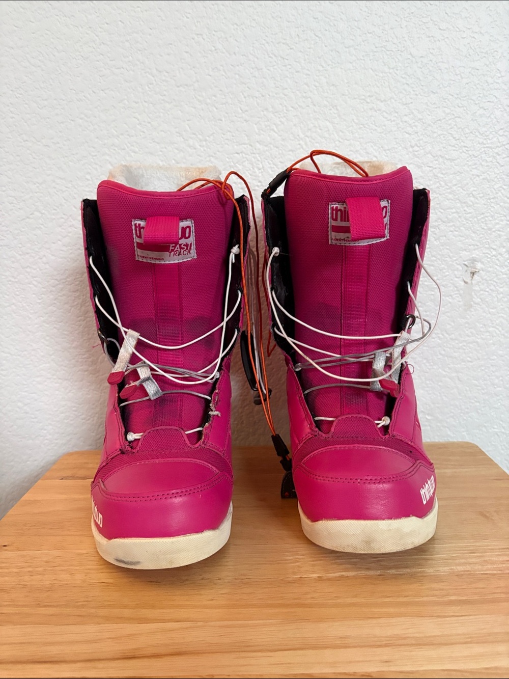 thirtytwo Women’s Hot Pink Snowboard Ankle Boot - Performance Bootie - Picture 2 of 4